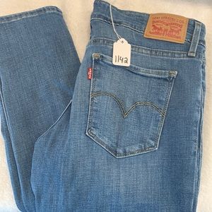EUC LEVI’S 711 SKINNY JEANS SIZE 29